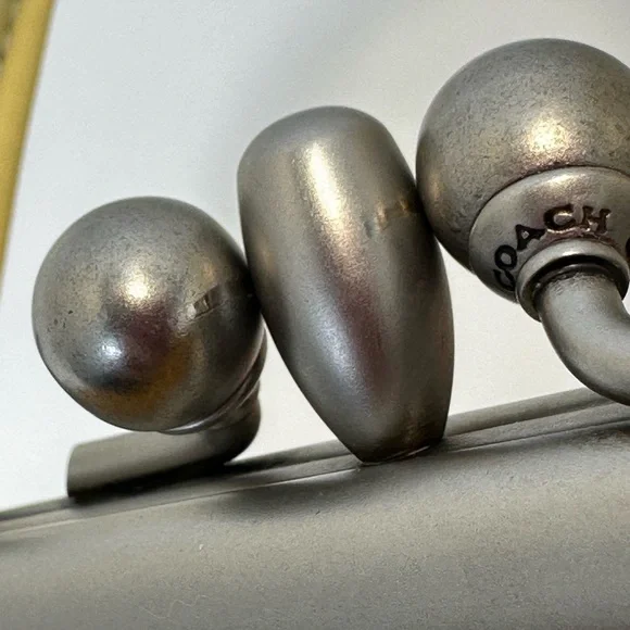 🦖 RARE Coach 1941 Rexy Dinosaur Kisslock Frame Bag in Glovetanned Leather - Picture 15 of 16